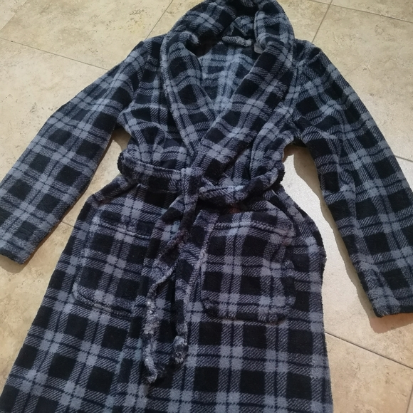 3/$30  Kids Robe! Fuzzy & Soft With Pockets! - Picture 4 of 11